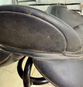 17 1/2” Wide/Changeable Gullet Wintec 500 GP Saddle - Black