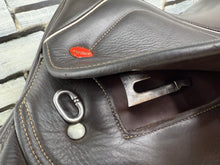 Load image into Gallery viewer, 16” M/Changeable Gullet Whitaker Barnsley Pony Jump Saddle - Brown