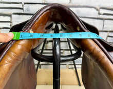 Load image into Gallery viewer, 17 1/2” C (MW) Stubben Siegfried II Jump Saddle - Brown