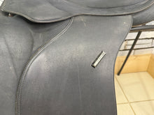 Load image into Gallery viewer, 18” XW/Changeable Gullet Wintec 2000 GP Saddle - Black