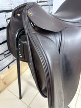 Load image into Gallery viewer, 18” Medium Morris &amp; Nolan Dressage Saddle - Brown