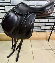 Load image into Gallery viewer, 17” +1 (MW) Equipe Synergy Monoflap Jump Saddle - Brown -2018