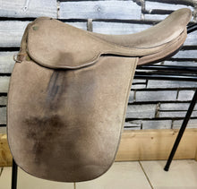 Load image into Gallery viewer, 16 1/2” MW Orion/Ideal Show Saddle - Brown - Reverse Hide - Close Contact