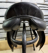 Load image into Gallery viewer, 17 1/2” XW Oakfield Santana WH Saddle - Black