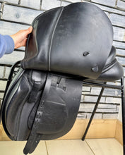Load image into Gallery viewer, 17 1/2-18” Wide Ideal 1350 GP Saddle - Black