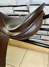 Load image into Gallery viewer, 17” Wide Palaton Derby House Show Ring Mark II Working Hunter Saddle - Brown