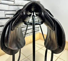 Load image into Gallery viewer, 17 1/2” MW Spalding Eclipse Dressage Saddle - Brown