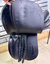 Load image into Gallery viewer, 17 1/2” Medium Jeffries Falcon Event GP Saddle - Black