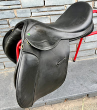 Load image into Gallery viewer, 17 1/2” Wide Ideal International Event Saddle - Black
