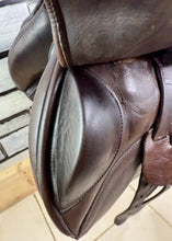 Load image into Gallery viewer, 17 1/2” MW Ideal Impala 1450 Jump Saddle - Brown