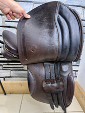 Load image into Gallery viewer, 16 1/2” Wide Jeffries Stamford English WH Saddle - Brown - Working Hunter Cob