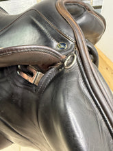 Load image into Gallery viewer, 17” XW Silhouette Dual/Double Flap Jump Saddle - Black/Brown