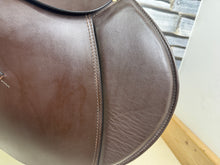 Load image into Gallery viewer, 17 1/2” Medium Silhouette Midas High Wither GP Saddle - Brown