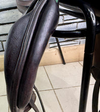 Load image into Gallery viewer, 17” MW Amerigo Vega Monoflap Jump Saddle - Brown