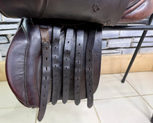 Load image into Gallery viewer, 17” XW Farrington Cob VSD Saddle - Brown