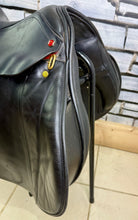 Load image into Gallery viewer, 17 1/2” MW Albion K2 GP Saddle - Black -Big Blocks- Mega Comfy