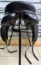 Load image into Gallery viewer, 17 1/2” Wide-XW/Changeable Gullet Kent &amp; Masters Dressage Saddle - Black