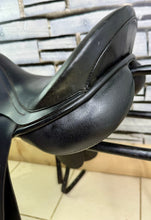 Load image into Gallery viewer, 17 1/2” Medium Barnsby Dressage Saddle - Black