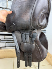 Load image into Gallery viewer, 16 1/2” XW PD Saddles/Spalding Jump Saddle - Brown