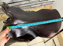 Load image into Gallery viewer, 17” Medium/Changeable Gullet Bates Caprilli Jump Saddle - Brown