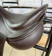 Load image into Gallery viewer, 16 1/2” Changeable Gullet Utopia/Discovery Jump Saddle - Brown