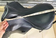 Load image into Gallery viewer, 17 1/2” MW English GP/Jump Saddle - Black