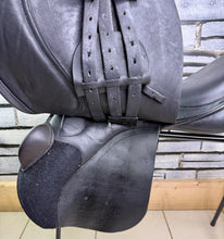 Load image into Gallery viewer, 17 1/2” MW Winners Circle GP Saddle - Black - High Wither - TB ROR