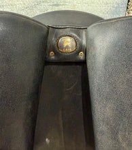 Load image into Gallery viewer, 17” 3XW/Changeable Gullet Wintec Wide Cob GP Saddle - Black