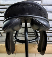 Load image into Gallery viewer, 17” Wide Farrington/Shires GP Saddle - Black