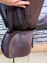 Load image into Gallery viewer, 17 1/2” XW Ideal VSD H&amp;C Cob GP Saddle -Brown- Point &amp; Balance Straps