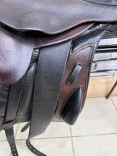 Load image into Gallery viewer, 17” Medium-MW Black Country Vinici MonoFlap Jump Saddle -Brown/Black- Jumping/XC