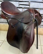 Load image into Gallery viewer, 17” XW Farrington Cob VSD Saddle - Brown