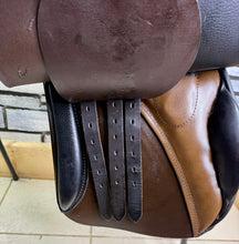 Load image into Gallery viewer, 17 1/2” 30/MW Stubben Roxanne GP/Jump Saddle -Brown- Diamonte &amp; Patent Trim 2025