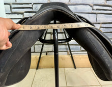 Load image into Gallery viewer, 17 1/2” XXW Thorowgood Griffin Cob GP Saddle - Black - Extra Wide - Flat Tree - 4 Straps