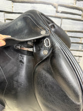 Load image into Gallery viewer, 17” Medium - MW Equipe Synergy Monoflap Jump Saddle - Black