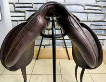 Load image into Gallery viewer, 17” MW Spalding Britannica Cadence Dressage Saddle - Brown