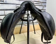 Load image into Gallery viewer, 17” Medium Prestige Engelke D2 Dressage Saddle - Black