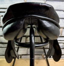 Load image into Gallery viewer, 17 1/2” Medium Lemetex ‘The Stylist’ Jump Saddle - Black