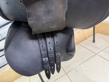 Load image into Gallery viewer, 17 1/2” MW Devoucoux Socca Jump Saddle - Black