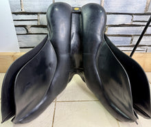 Load image into Gallery viewer, 17 1/2” Medium/Changeable Gullet Bates Caprilli GP Saddle - Black