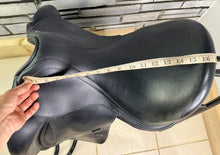Load image into Gallery viewer, 17” Medium Prestige Engelke D2 Dressage Saddle - Black