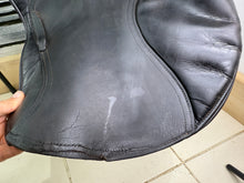 Load image into Gallery viewer, 17 1/2” MW Albion Kontact Dual/Double Flap Jump Saddle - Brown