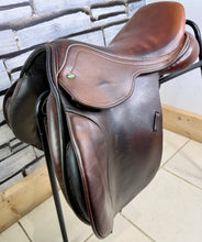 Load image into Gallery viewer, 17” Wide Hampton Grandee Jump/GP Saddle - Brown