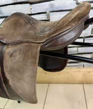Load image into Gallery viewer, 16” XW Fylde English Pony WH/Show Saddle - Brown