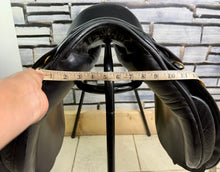 Load image into Gallery viewer, 17” XW Morris &amp; Nolan WH Working Hunter Saddle - Black - Extra Wide