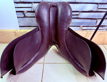 Load image into Gallery viewer, 17” Medium Kings Saddley VSD Saddle - Brown