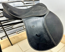 Load image into Gallery viewer, 17” Wide Thorowgood Maxam GP Saddle - Black