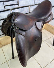 Load image into Gallery viewer, 18” XW M&amp;J/Granville Saddlery English GP Cob Saddle - Brown