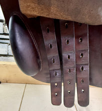 Load image into Gallery viewer, 17” Medium Prestige Arezzo Jump Saddle - Brown