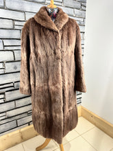 Load image into Gallery viewer, Ladies Approx Size 16 Vintage Fur Coat